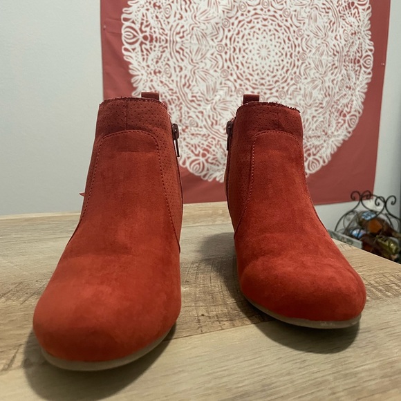 Bright red colored suede wedge booties by Dolce Vida size 8 - Picture 7 of 8